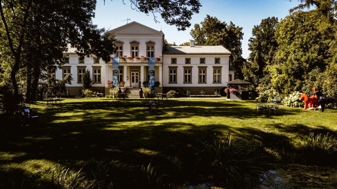 Вилла Dwor Podstolice - House Of Rosenthal Экстерьер фото