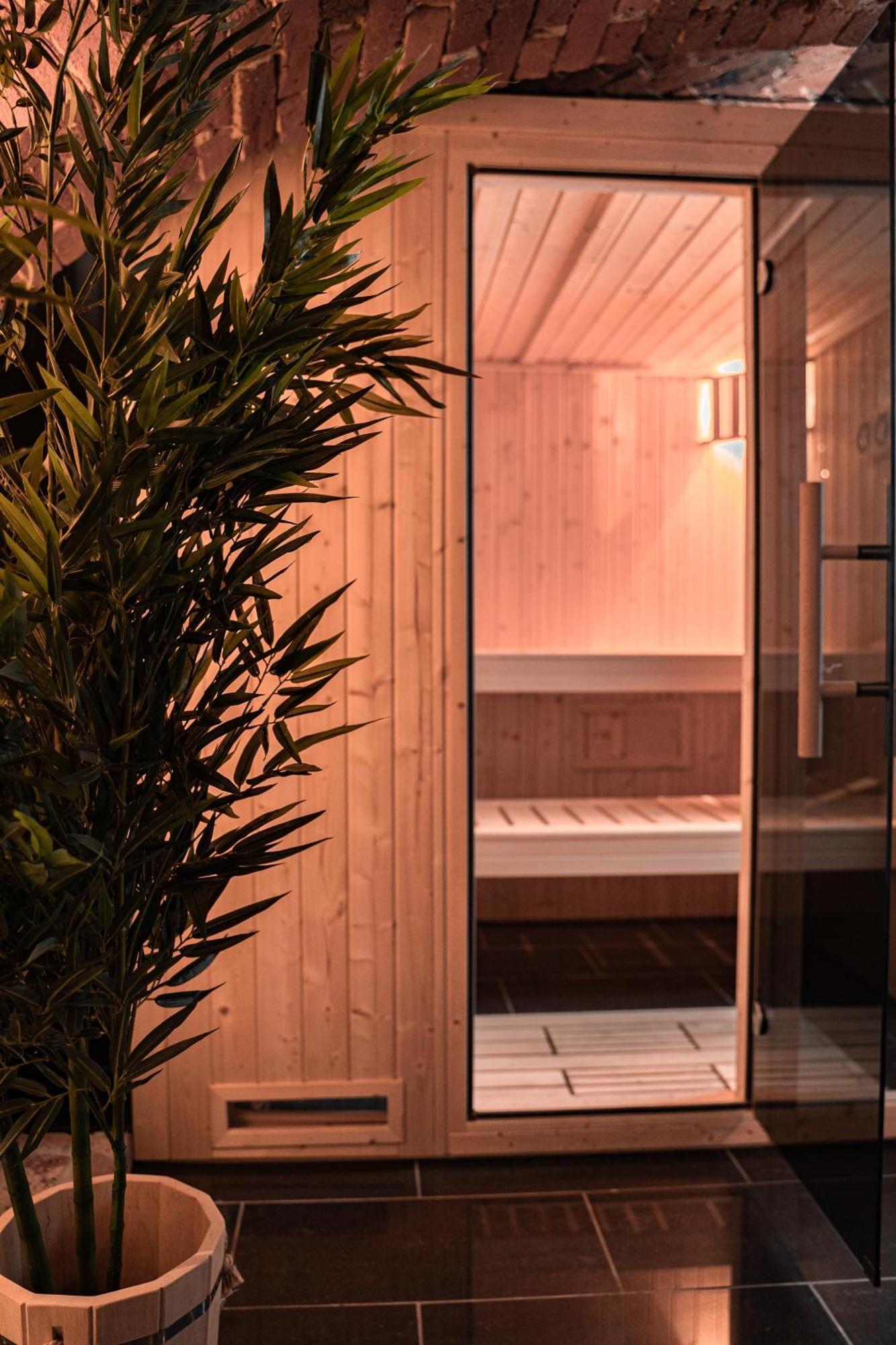 Вилла Dwor Podstolice - House Of Rosenthal Экстерьер фото