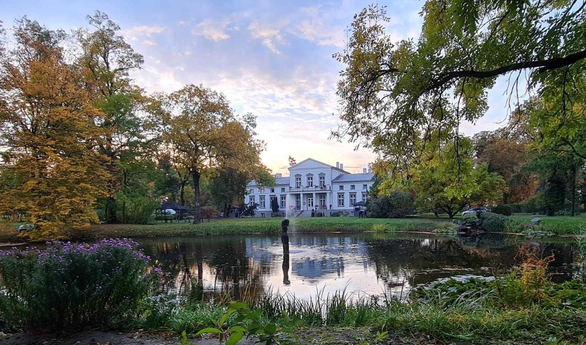 Вилла Dwor Podstolice - House Of Rosenthal Экстерьер фото