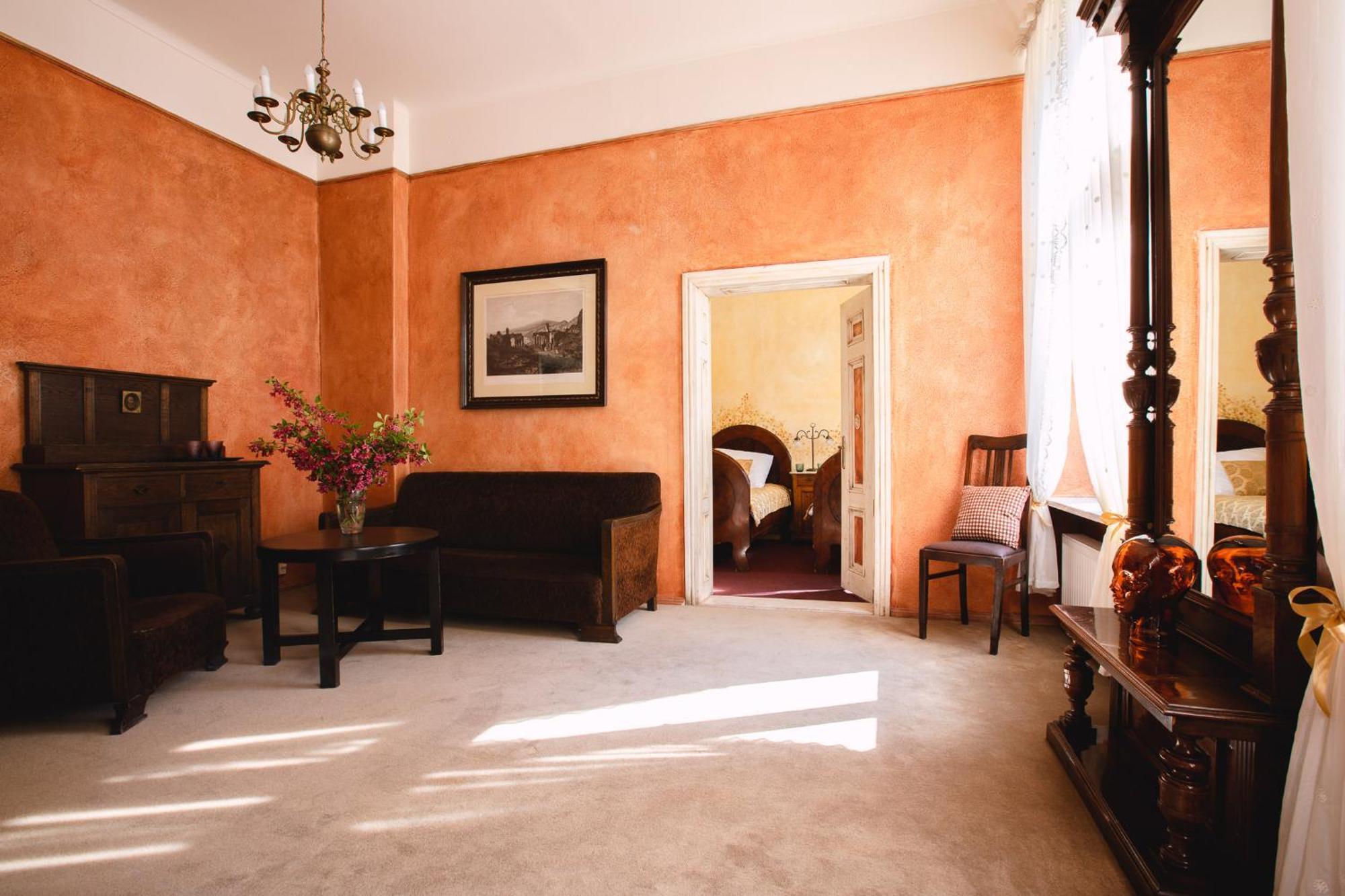 Вилла Dwor Podstolice - House Of Rosenthal Номер фото